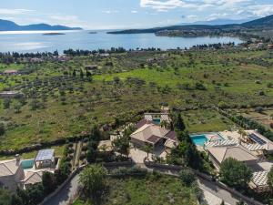 Villa with private pool and stunning sea view