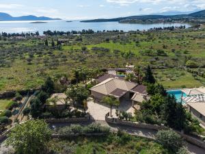 Villa with private pool and stunning sea view
