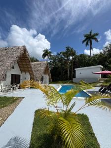Charming Bungalow with Pool