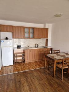 Апартамент Park & Sea Retreat