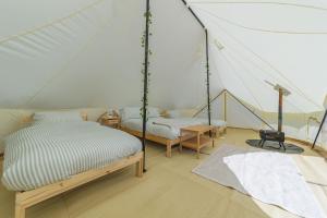 Emperor Tent 1