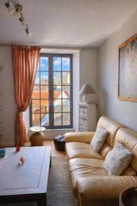 La Salamandre - Un écrin médiéval pour vos souvenirs - Imaginez-vous, réveillé par le murmure de Sarlat, dans un appartement spacieux et chaleureux, au cœur de la Cité classée - 2 chambres - Une magie à vivre sans modération - Réservez dè