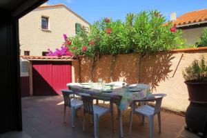 Maison mitoyenne résidence Piscine proche plage 5PB157