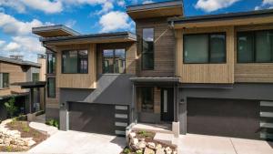 Encore by AvantStayMinutes from the Slopes in PC w Hot Tub