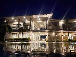 Summer Resort Vibe at the Heart of Taguig City!