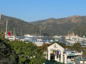 Dedeminn Marina Hotel