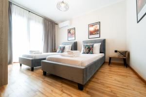 Rustic Cat - Sleeps 8 - Free Parking