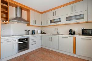 Villa With Jacuzzi And Sea Views In Salobreña