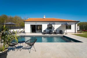 Villa Doris by Briskva