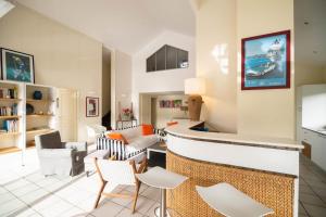 Villa 145 m near ocean with pool and garden