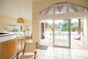 Villa 145 m near ocean with pool and garden