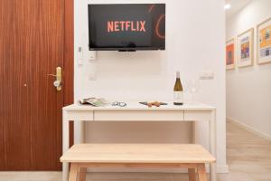 Modern flat with Andalusian patio, 5 min to center