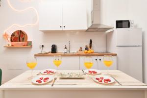 Modern flat with Andalusian patio, 5 min to center