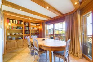 Crans-Montana High-End Alpine Apartment with 3 Bedrooms & Sunny Terrace