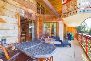 Crans-Montana High-End Alpine Apartment with 3 Bedrooms & Sunny Terrace