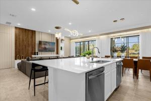 9 Bedrooms 9 Bathrooms Paradiso Grande 6157HS