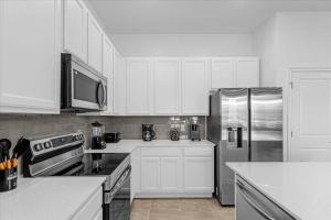 9 Bedrooms 9 Bathrooms Paradiso Grande 6157HS