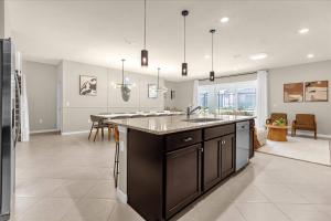 10 BD 8 BA Windsor Cay 16340 SK