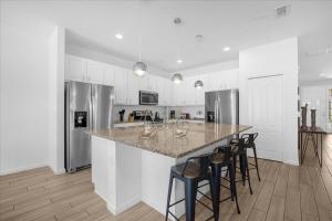 10 Bedrooms 8 Bathrooms Solterra 5212 Oa
