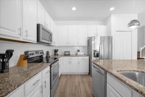 10 Bedrooms 8 Bathrooms Solterra 5212 Oa