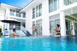 4 BR Luxury Villa in Premiere Village Resort - Beach Front Resort