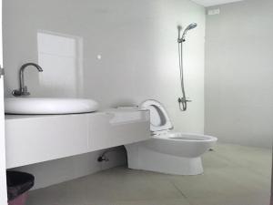 OYO 921 Sorrento Hotel And Resort