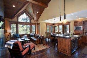 Luxury Northstar Home| hot tub| walk to ski lifts