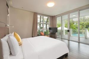 4 BR Luxury Villa in Premiere Village Resort - Beach Front Resort