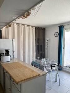 Appartement coin nuit magnifique vue mer et parking privé 4EST402