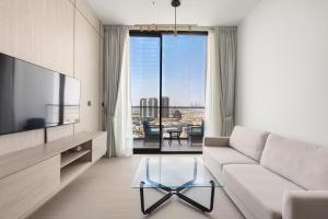 Amazing 1BR Apartment with Infinity Pool, City View