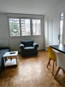 1 bedroom & salon, La Defense, Metro, parking