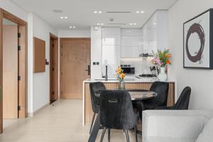Stylish 1BDR Fully-Equipped, Pool&Gym Access
