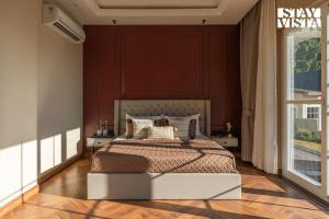 StayVista at Ilika - Heated Infinity Plunge Pool and Jacuzzi
