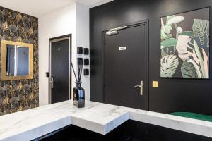 Hotel Avaton - Deluxe bedroom with private Balcony