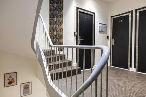 Hotel Avaton - Deluxe bedroom with private Balcony