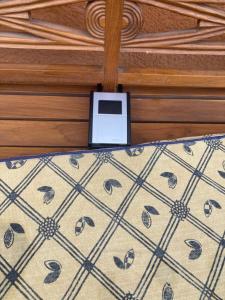 Gemütliches ganzes Apartment, selbst check in Küche Parkplatz Waschmaschine Kamin Terrasse Garten,eigene Dusche und WC