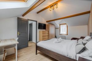 Beautiful home - Hot tub - 20 min to Disney - Sleeps 5