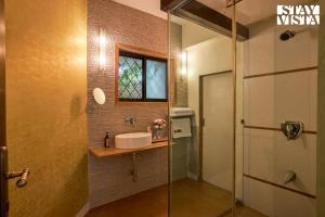 StayVista at Rivendell with WiFi & Pool