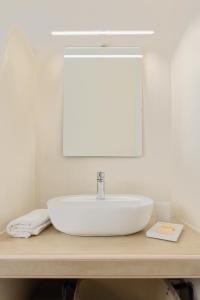 Luaz Naxian Living 2