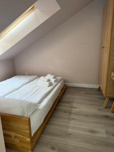 Marina Zefir nad jeziorem Necko