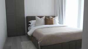 Amazing New 2BDR High View, Rooftop Infinity Pool