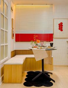 10 minutes to Hongdae, Gongdeok Station, Mangwon Market, 10 minutes to Itaewon, Haebangchon & 명동