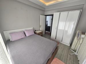 Perfectly Located Holiday Stay in Side Walking Distance to the Beach