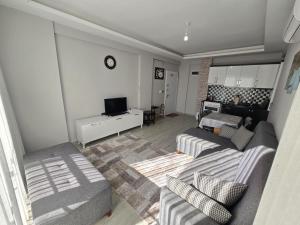 Perfectly Located Holiday Stay in Side Walking Distance to the Beach