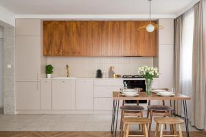 Family & Friends Apartment 2-bedrooms & living room,10 min from centre METRO