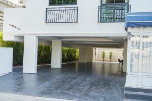 RoomQuest Ratchada MRT Bangkok