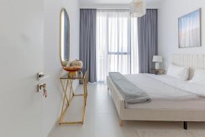 Modern 1BDR in Creek with Amazing View, High Floor