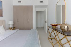 Modern 1BDR in Creek with Amazing View, High Floor