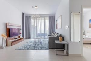 Modern 1BDR in Creek with Amazing View, High Floor