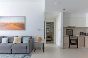 Modern 1BDR in Creek with Amazing View, High Floor